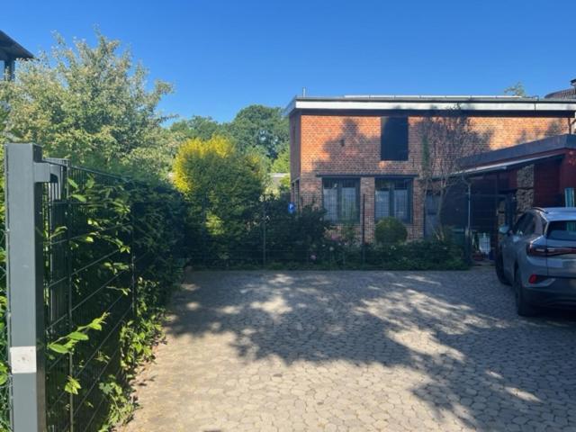 Fewo Mit 3 Sz, Direkte Innenstadtlage, Suedterrasse, Parkplatz Auf Dem Eigenem Privatgrundstueck, 2X E-Bike Und E-Autoladesaeule Inklusive, Konzertkirche, Schauspielhaus, Fh, Jahnsportforum Sowie Der Tollensesee Sind Fusslaeufig In Ein Paar Minuten E 新勃兰登堡 外观 照片
